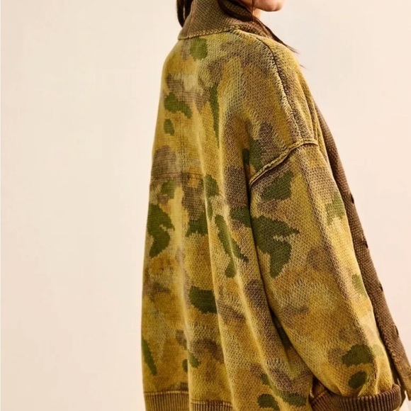 Free People Chamomile Camouflage Pattern Cardi Sweater Oversized Army Combo - Picture 7 of 7